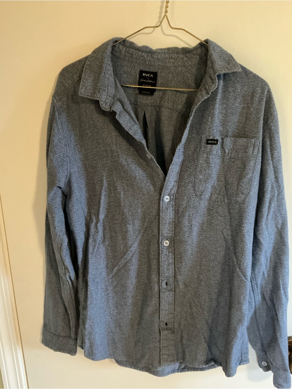 RVCA Men's Grey Slim Fit Button-Up Shirt - butter soft